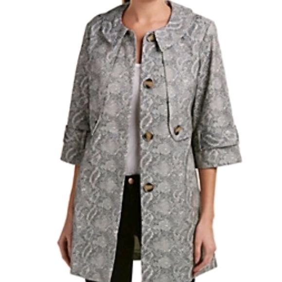 177. CAbi Camille #3134 Snakeskin Patterned Gray Cape Coat - Size Small - Picture 4 of 8